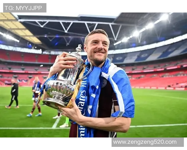 足球球星狂人如何在绿茵场上创造传奇成就与个人神话 足球球星狂人如何在绿茵场上创造传奇成就与个人神话